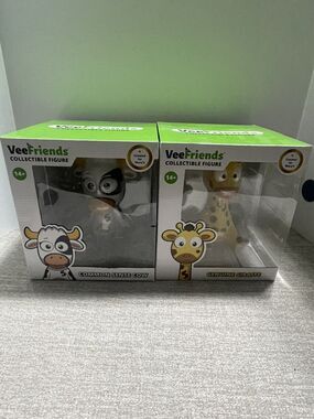 VeeFriends Collectible 6" Common Sense Cow And Giraffe Figurine Macys 2 pack